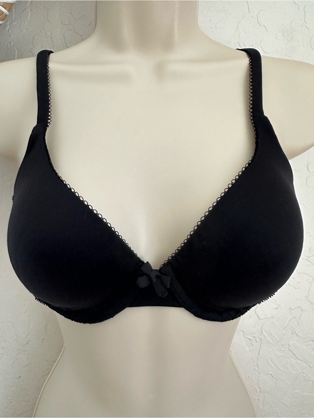Victoria's Secret Body by Victoria Lined Perfect Coverage Bra. Size 34C